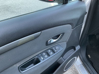 Renault Scenic E-Tech Electric 1.5 dCi 110CV Luxe (8)