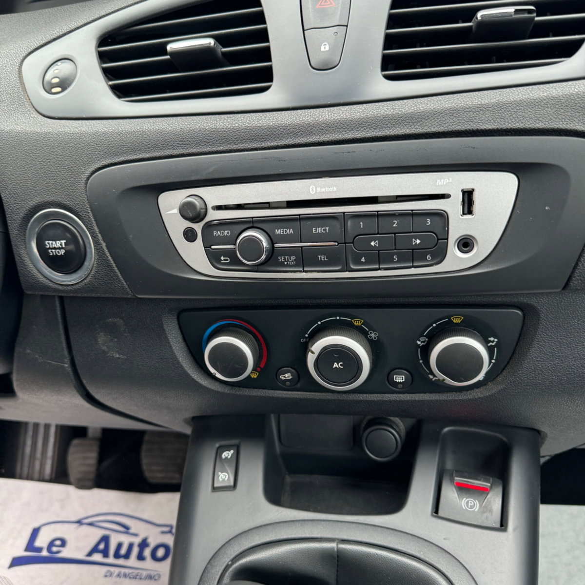 Renault Scenic E-Tech Electric 1.5 dCi 110CV Dynamique (14)