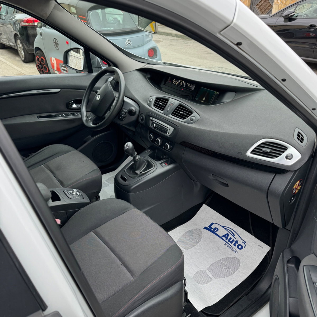 Renault Scenic E-Tech Electric 1.5 dCi 110CV Dynamique (5)