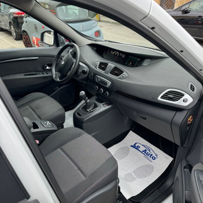 Renault Scenic E-Tech Electric 1.5 dCi 110CV Dynamique (5)