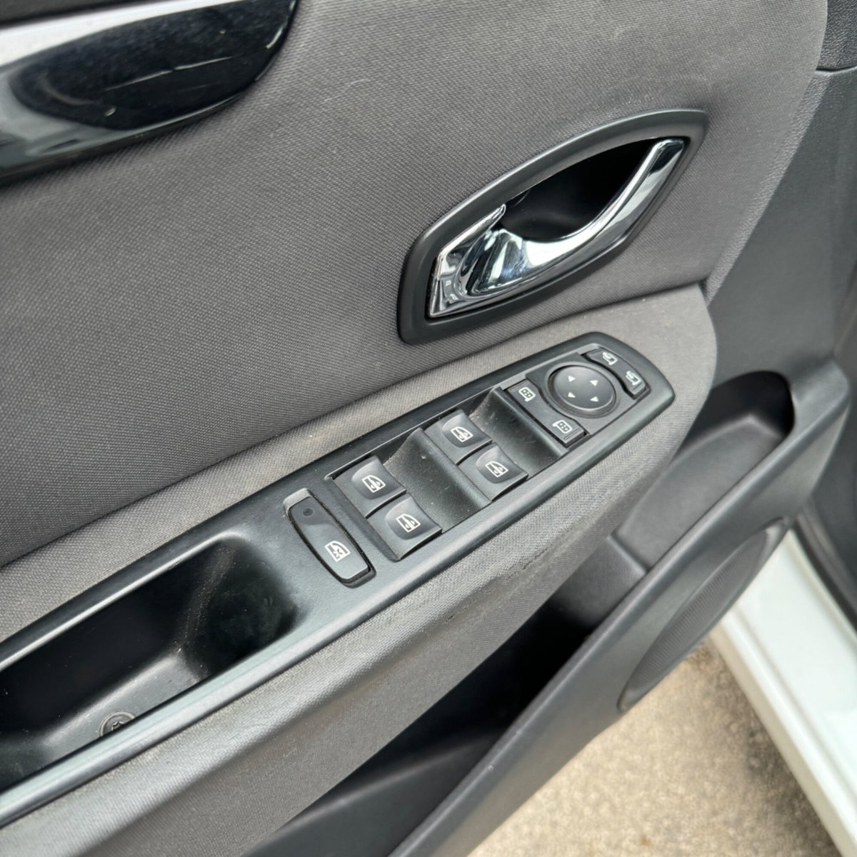 Renault Scenic E-Tech Electric 1.5 dCi 110CV Dynamique (8)