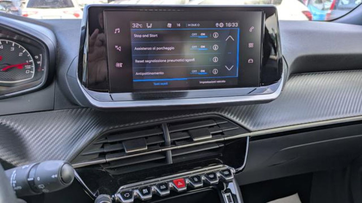 Peugeot 2008 PureTech 130 S&S Active Pack (13)