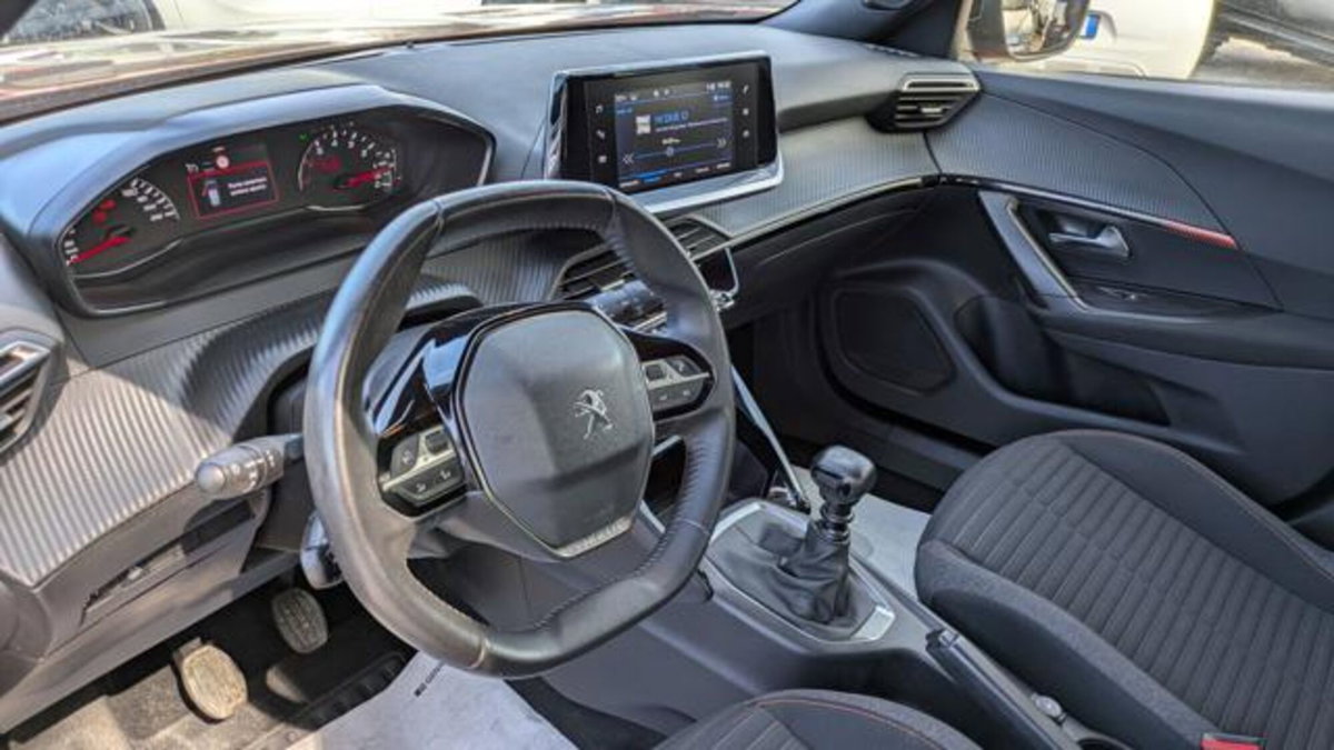 Peugeot 2008 PureTech 130 S&S Active Pack (8)