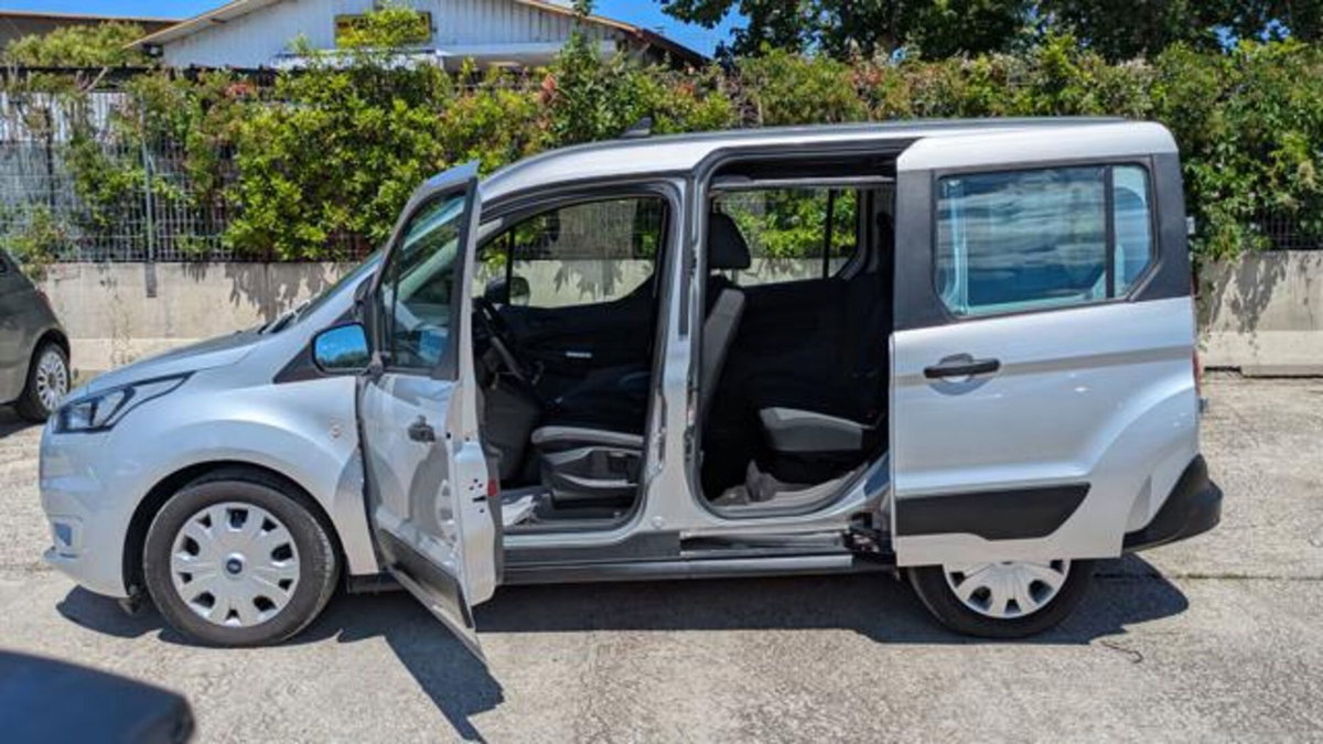 Ford Tourneo Connect 1.5 EcoBlue 100 CV Titanium (6)