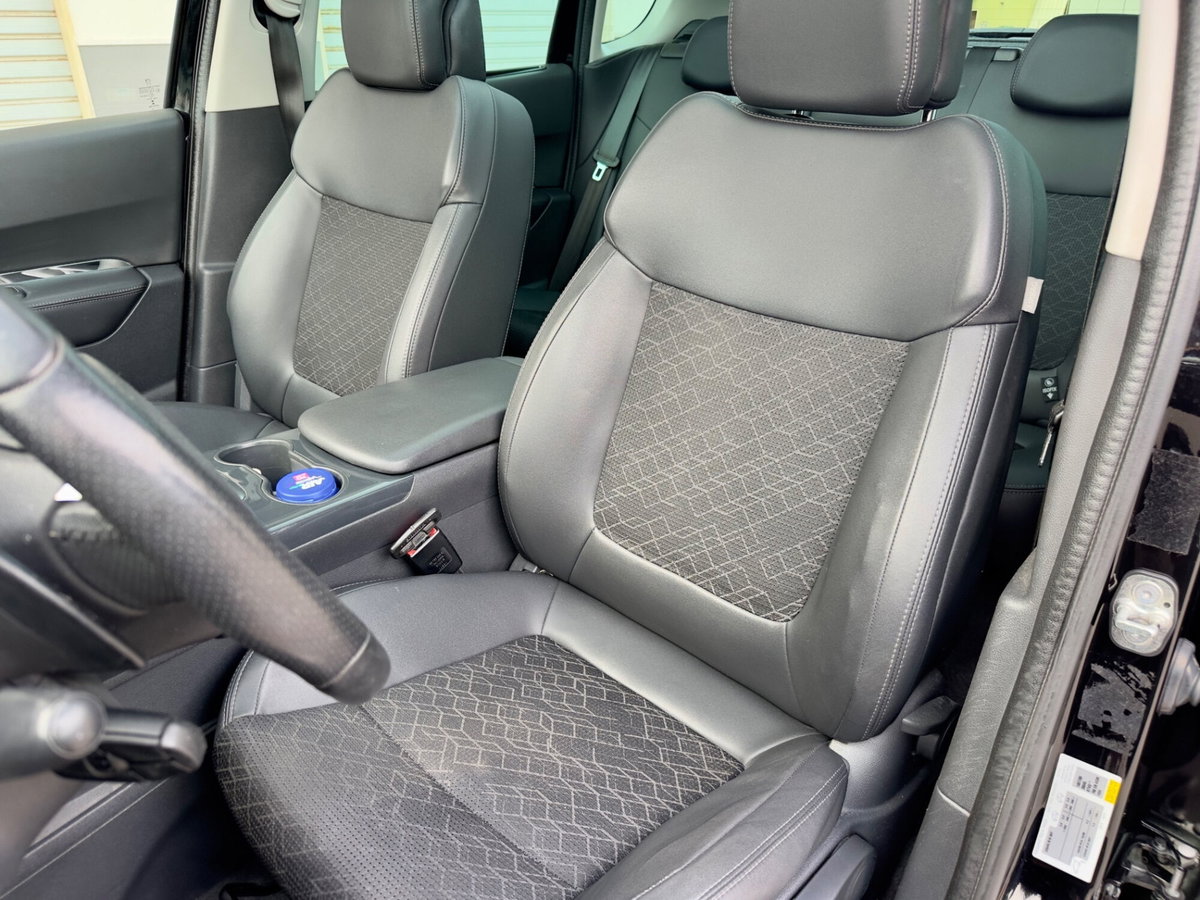 Peugeot 3008 1.6 HDi 115CV Allure (8)