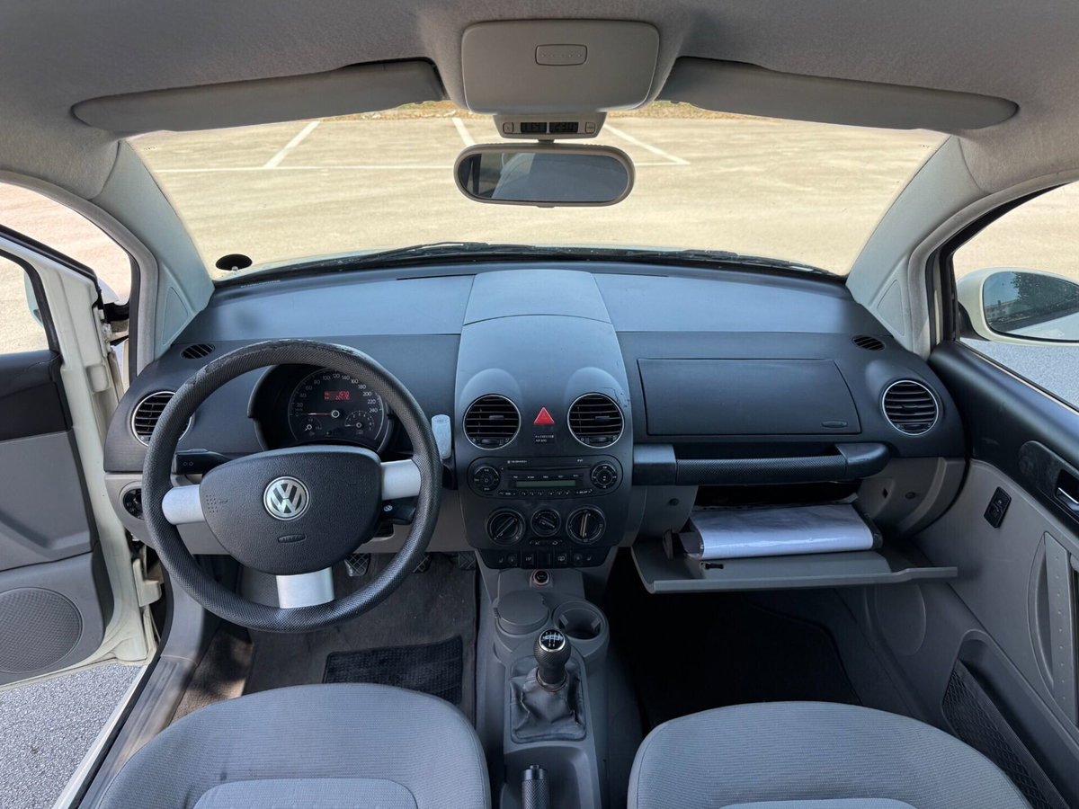 Volkswagen New Beetle 1.6 (11)