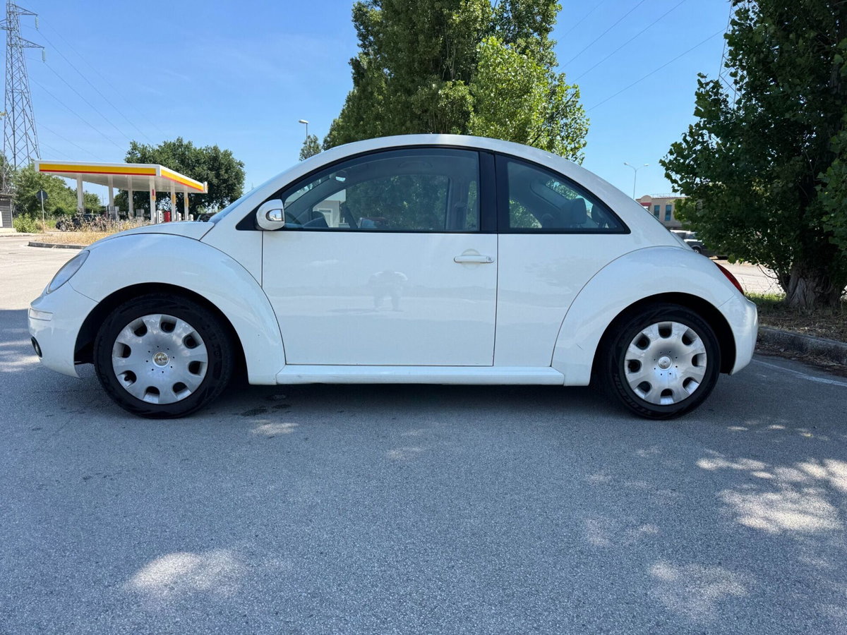 Volkswagen New Beetle 1.6 (3)