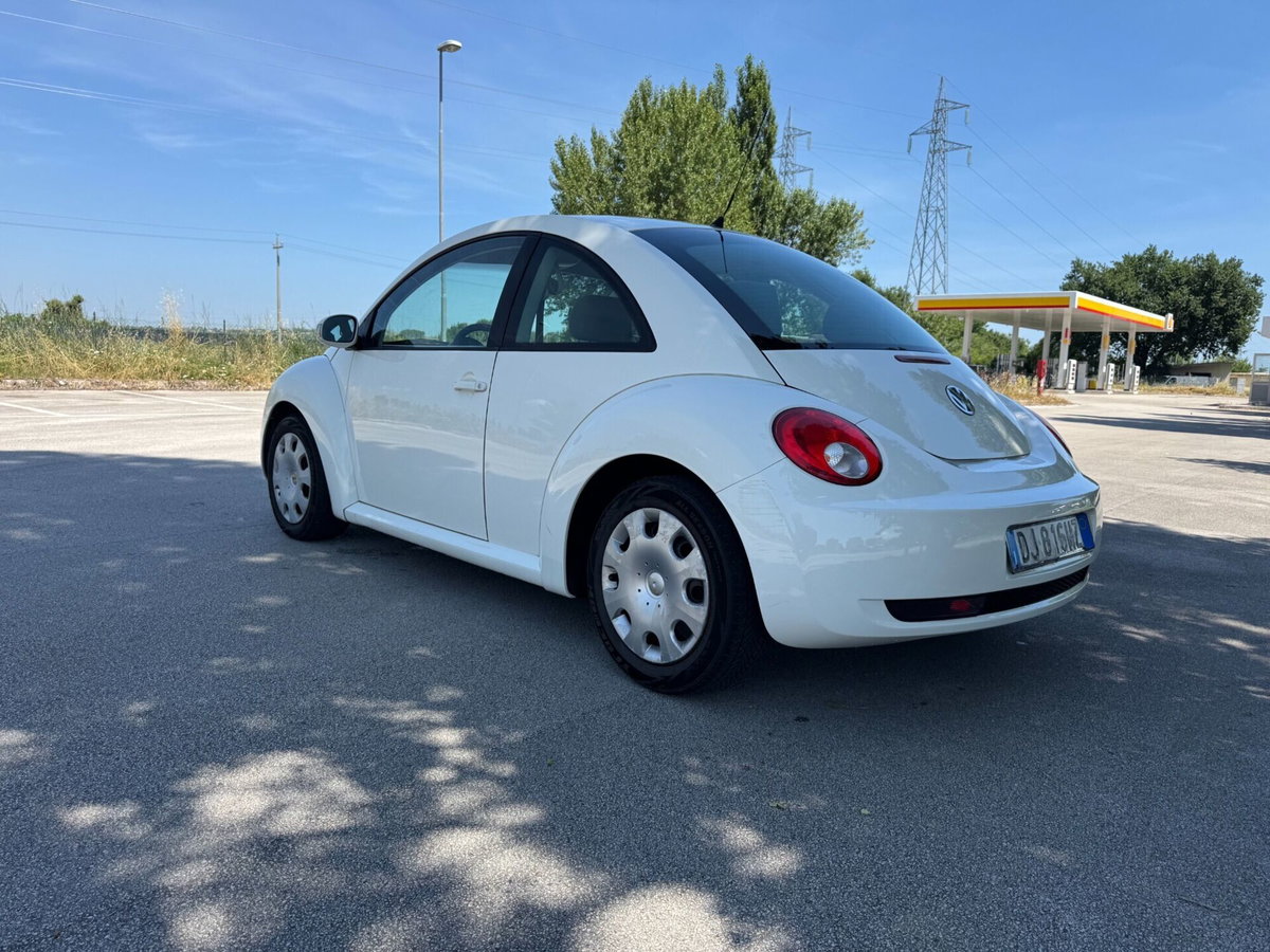 Volkswagen New Beetle 1.6 (4)