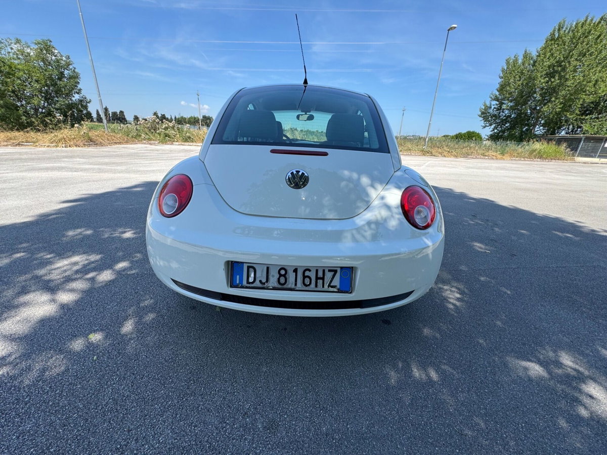 Volkswagen New Beetle 1.6 (5)