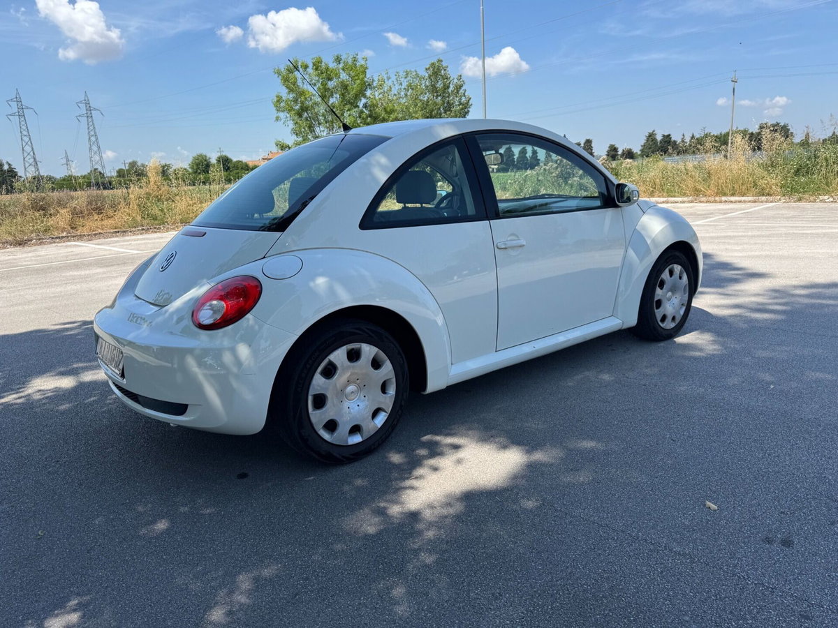 Volkswagen New Beetle 1.6 (6)