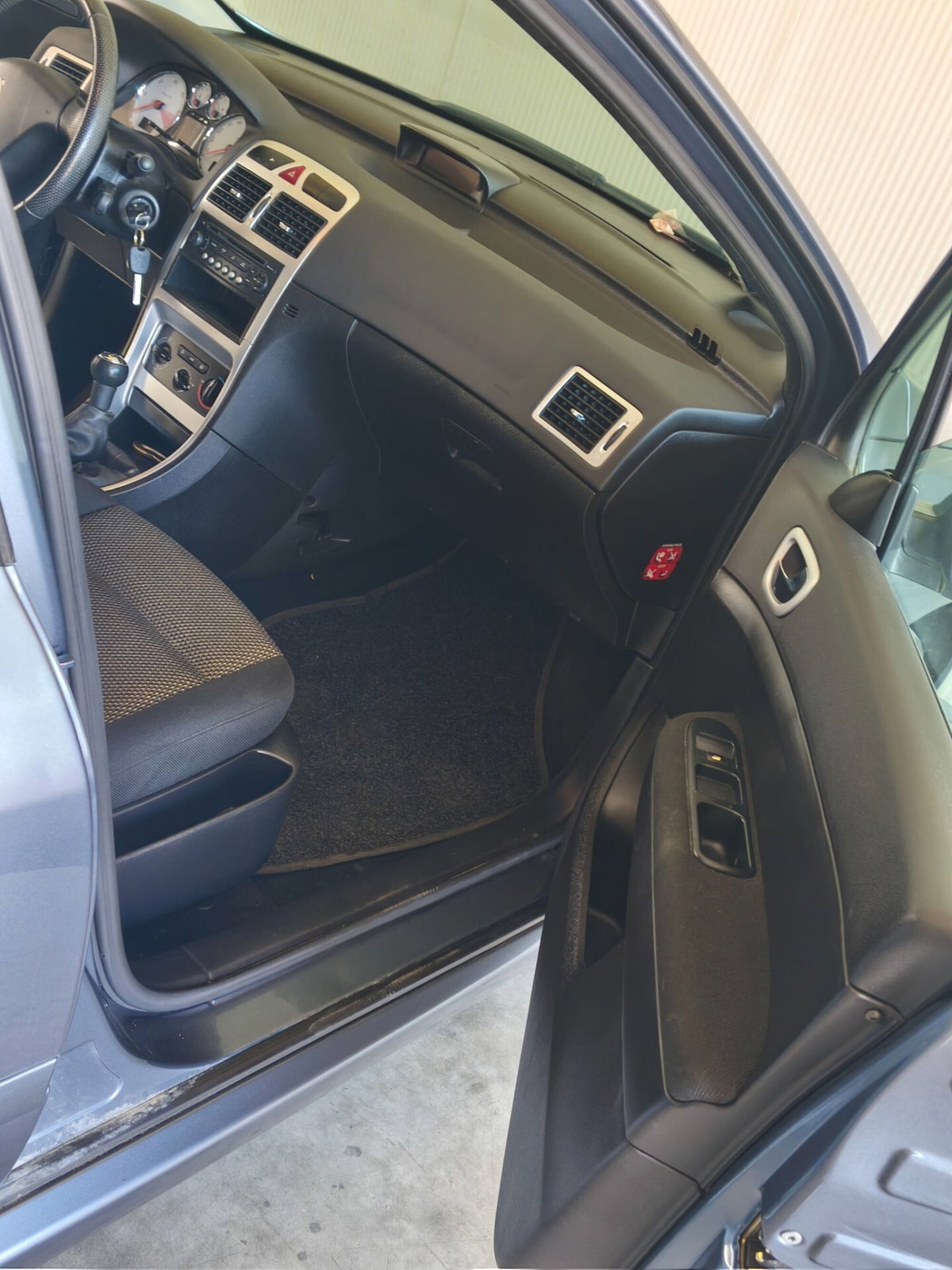 Peugeot 307 16V HDi 90CV 5p. Australian (16)