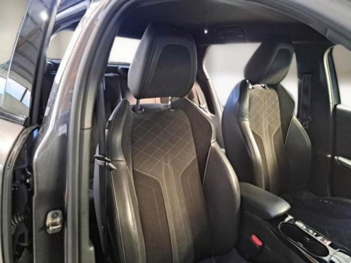 Peugeot 2008 PureTech 155 S&S EAT8 GT Pack (10)