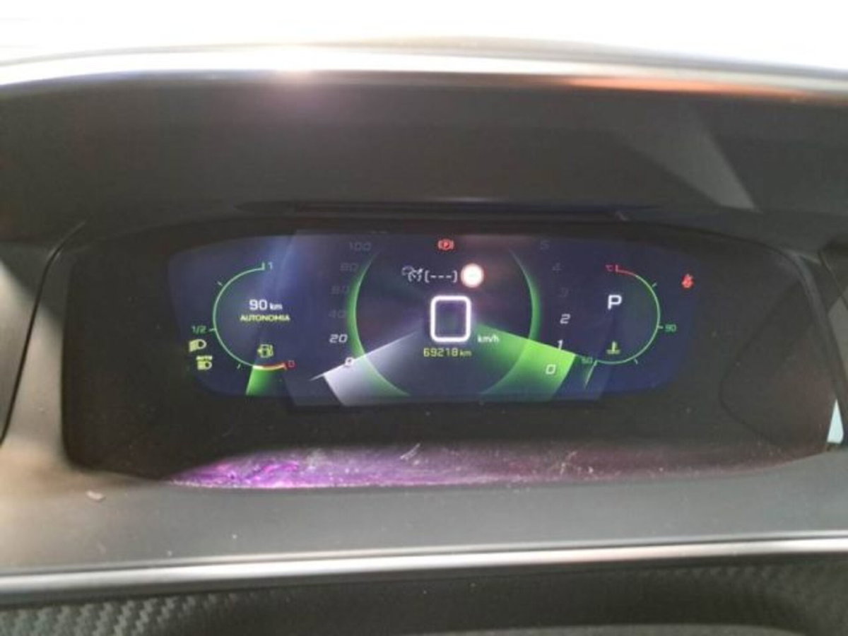 Peugeot 2008 PureTech 155 S&S EAT8 GT Pack (4)