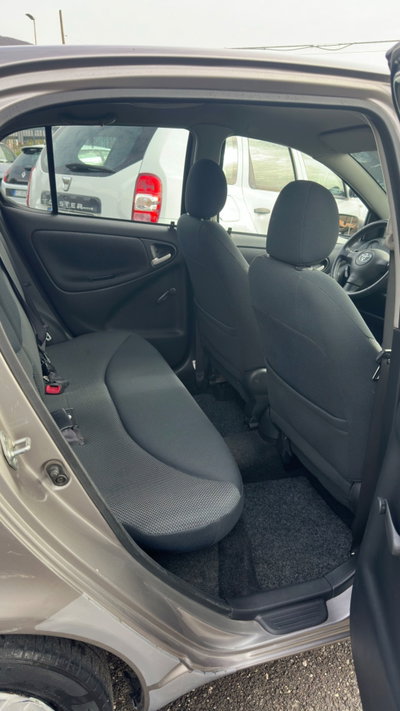 Toyota Yaris D-4D cat 5 porte (10)