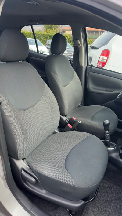 Toyota Yaris D-4D cat 5 porte (11)
