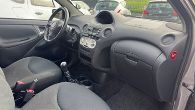 Toyota Yaris D-4D cat 5 porte (12)