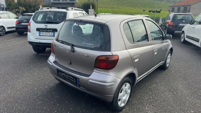 Toyota Yaris D-4D cat 5 porte (3)