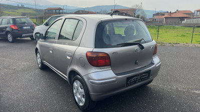 Toyota Yaris D-4D cat 5 porte (4)