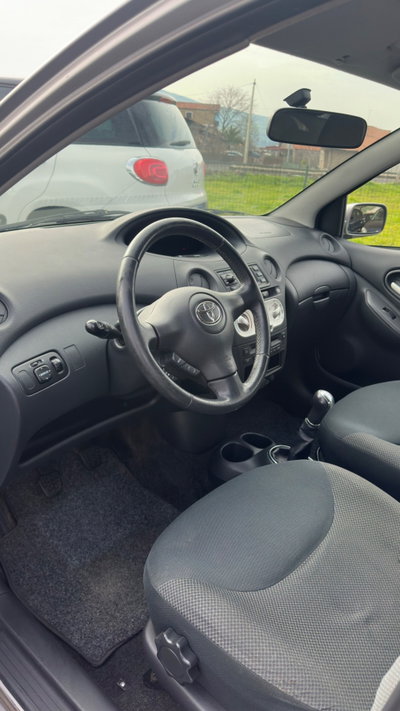 Toyota Yaris D-4D cat 5 porte (6)