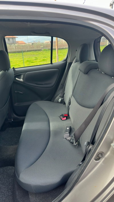 Toyota Yaris D-4D cat 5 porte (8)