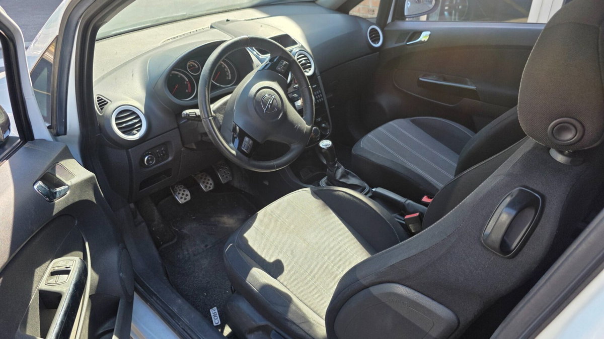 Opel Corsa 1.3 CDTI 95CV F.AP. 3 porte Edition (9)