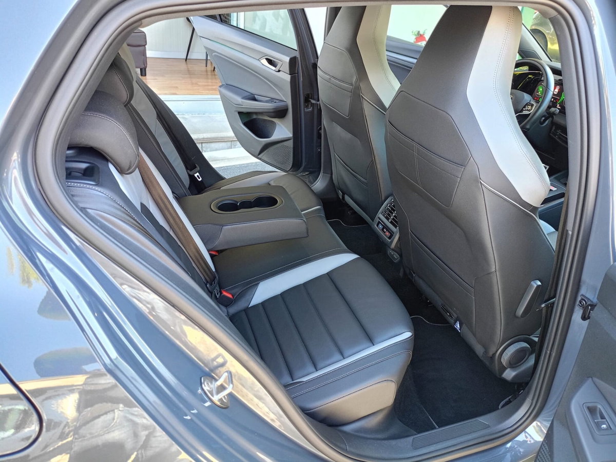Volkswagen Golf 1.4 GTE DSG Plug-In Hybrid (11)