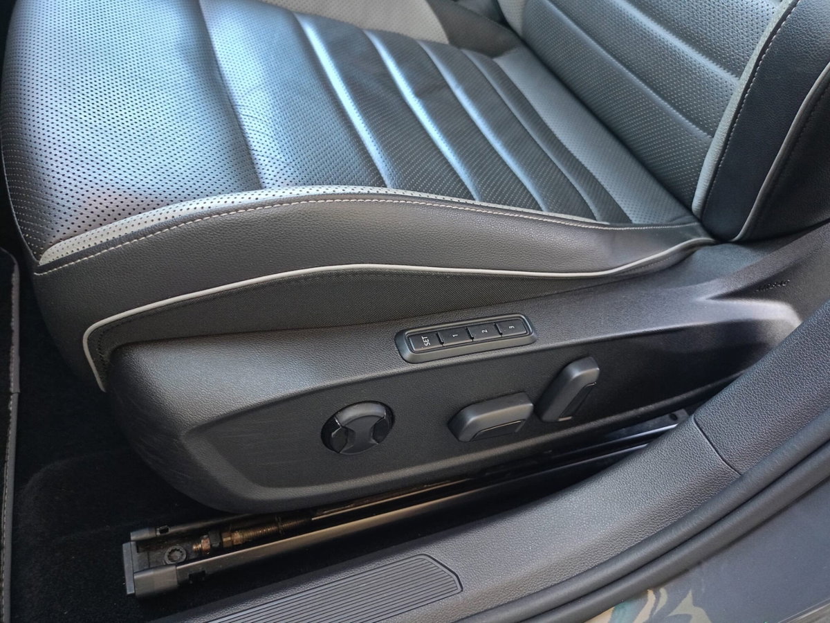 Volkswagen Golf 1.4 GTE DSG Plug-In Hybrid (14)