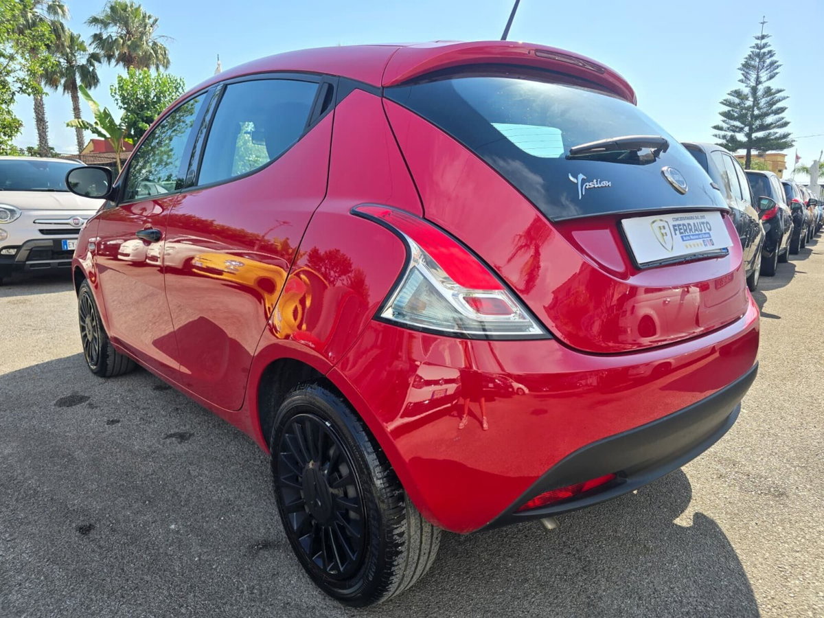 Lancia Ypsilon 1.0 FireFly 5 porte S&S Hybrid Ecochic A. Ferretti (10)