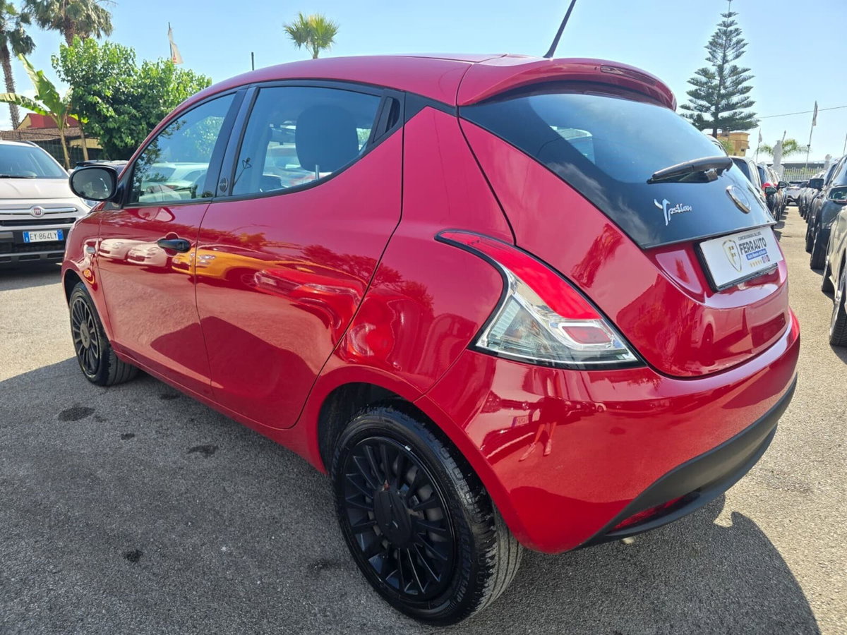 Lancia Ypsilon 1.0 FireFly 5 porte S&S Hybrid Ecochic A. Ferretti (11)