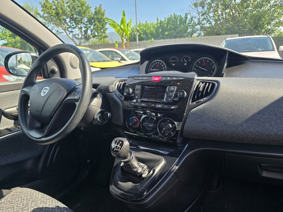Lancia Ypsilon 1.0 FireFly 5 porte S&S Hybrid Ecochic A. Ferretti (13)