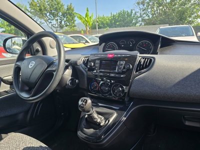 Lancia Ypsilon 1.0 FireFly 5 porte S&S Hybrid Ecochic A. Ferretti (13)