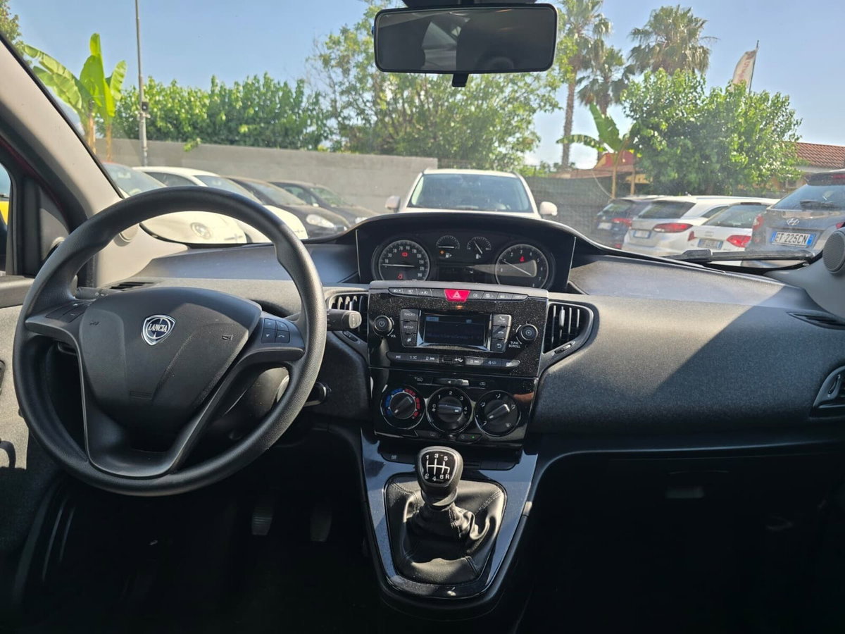 Lancia Ypsilon 1.0 FireFly 5 porte S&S Hybrid Ecochic A. Ferretti (14)