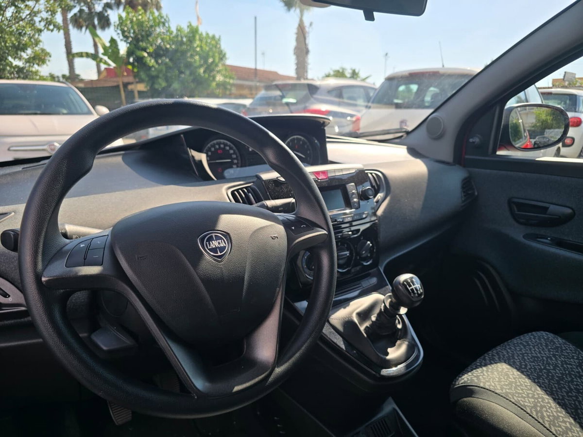 Lancia Ypsilon 1.0 FireFly 5 porte S&S Hybrid Ecochic A. Ferretti (15)
