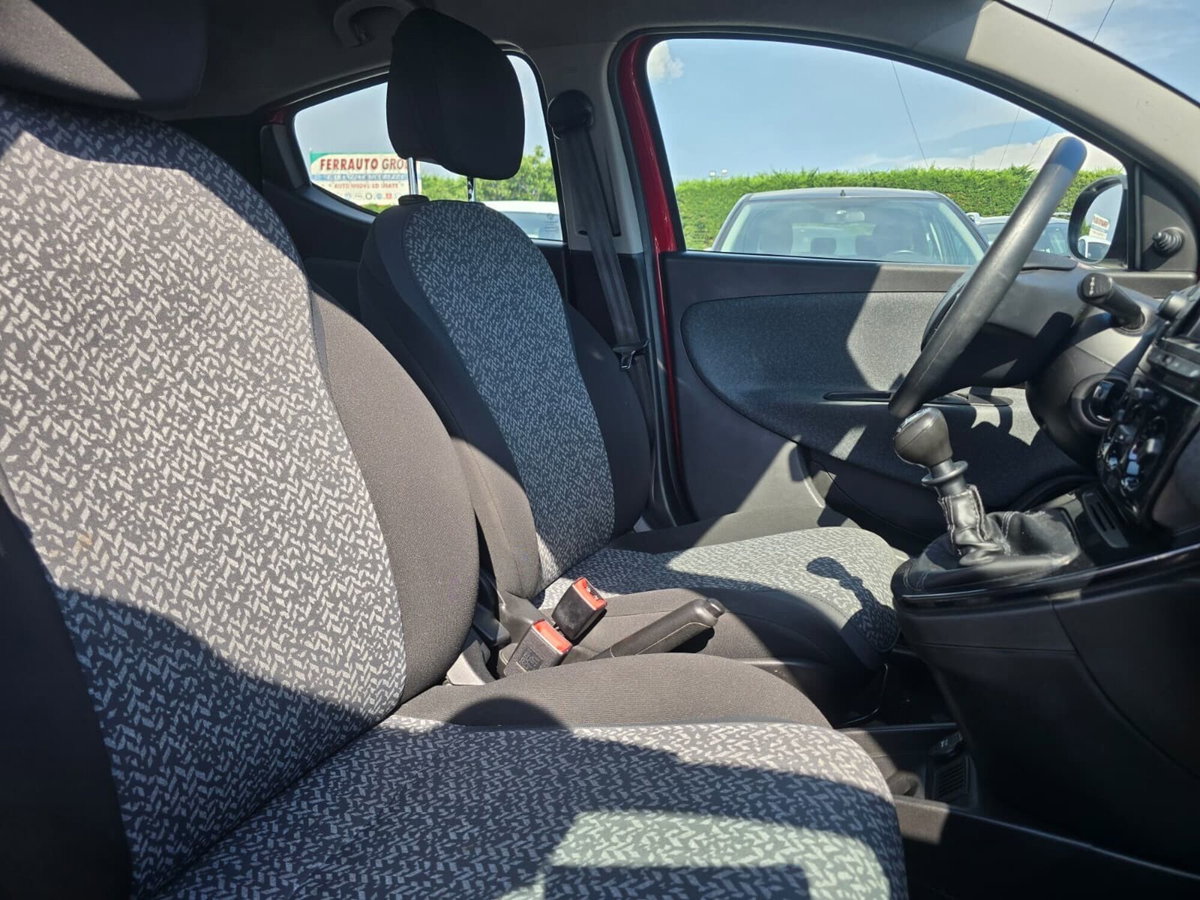 Lancia Ypsilon 1.0 FireFly 5 porte S&S Hybrid Ecochic A. Ferretti (18)