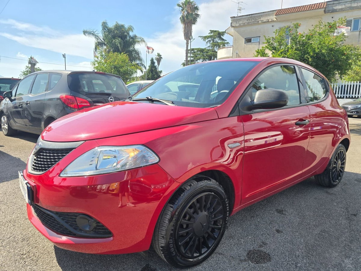 Lancia Ypsilon 1.0 FireFly 5 porte S&S Hybrid Ecochic A. Ferretti (3)