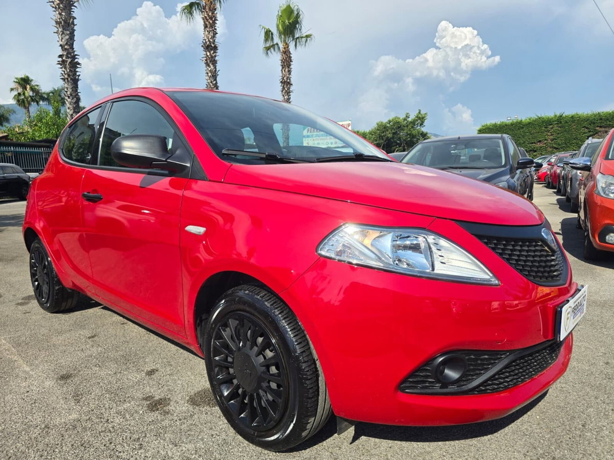 Lancia Ypsilon 1.0 FireFly 5 porte S&S Hybrid Ecochic A. Ferretti (6)