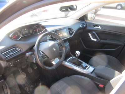 Peugeot 308 SW BlueHDi 130 S&S Allure (9)