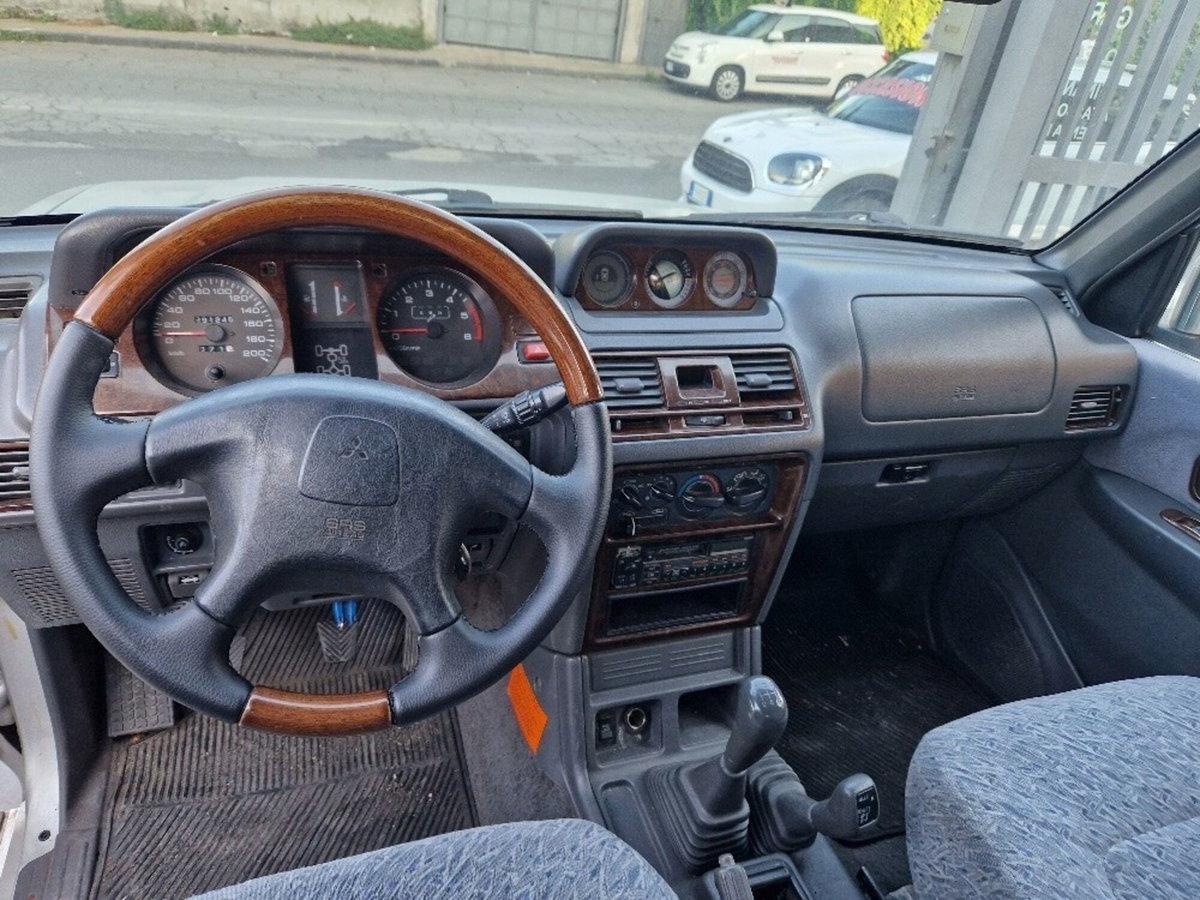 Mitsubishi Pajero 2.5 TDI Metal-top S.S. GLS Target (7)