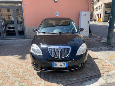 Lancia Ypsilon 1.2 Platino (2)