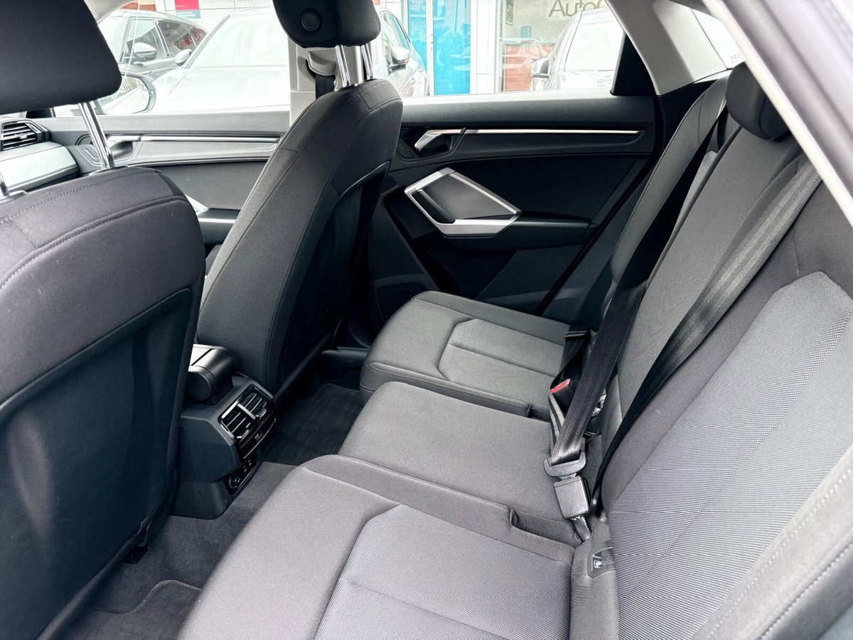 Audi Q3 Sportback 45 TFSI e S tronic Business Plus (11)