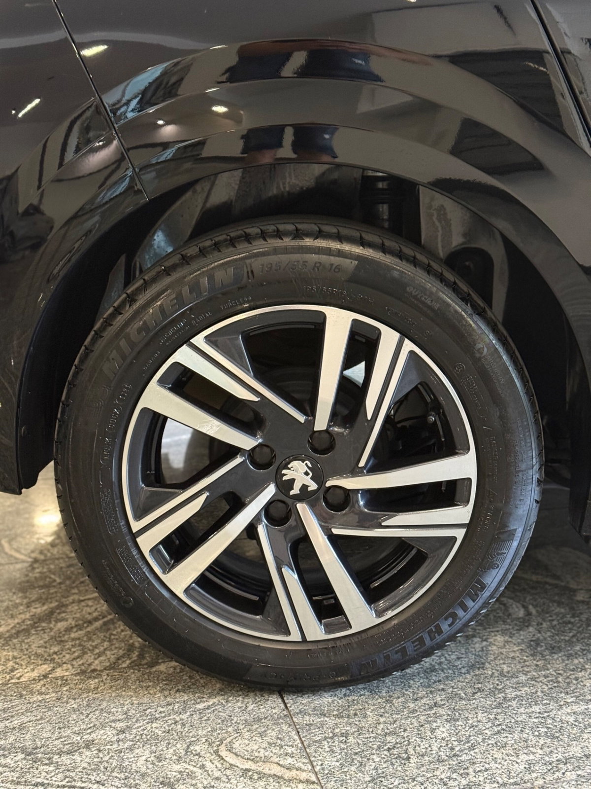 Peugeot 208 PureTech 75 Stop&Start 5 porte Active Pack (14)