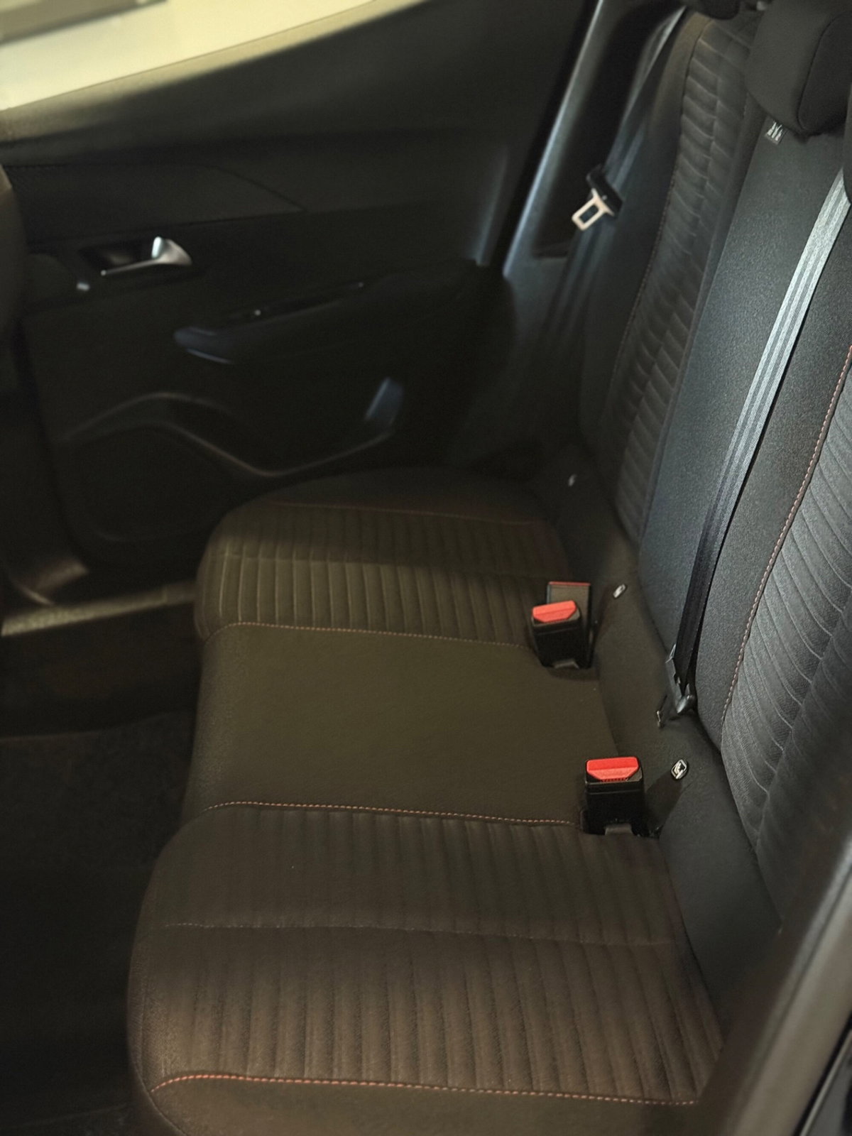 Peugeot 2008 1.2 turbo Allure 100cv (10)