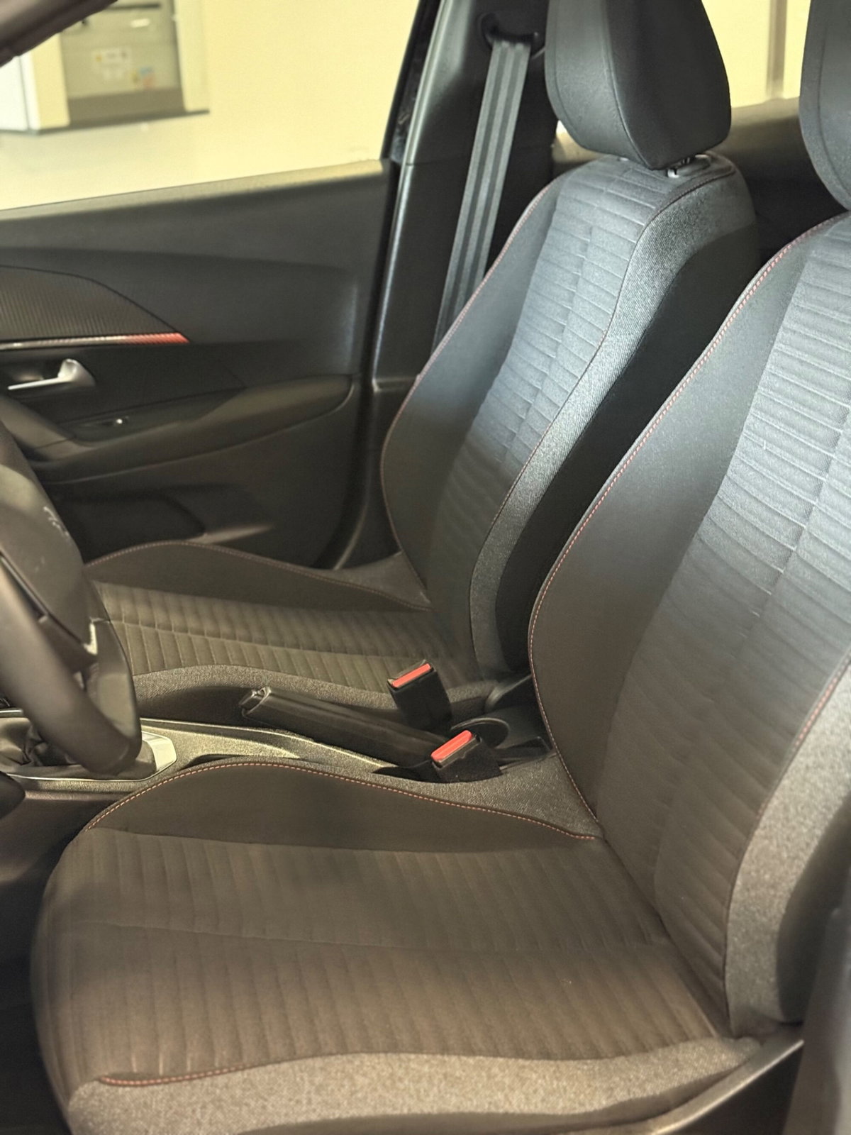 Peugeot 2008 1.2 turbo Allure 100cv (11)