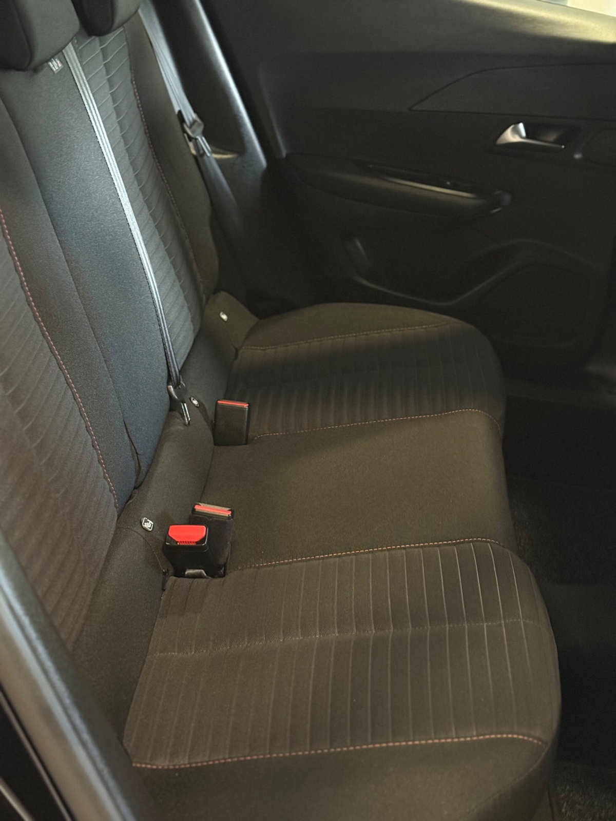 Peugeot 2008 1.2 turbo Allure 100cv (13)