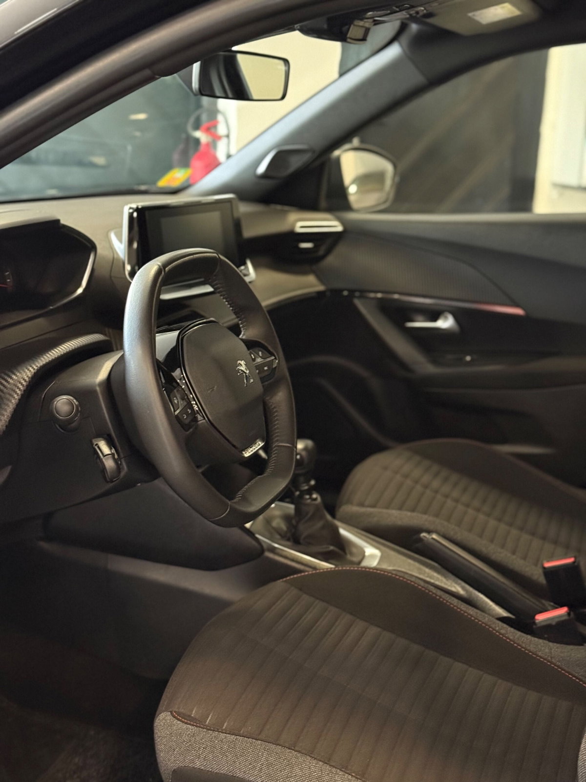 Peugeot 2008 1.2 turbo Allure 100cv (6)