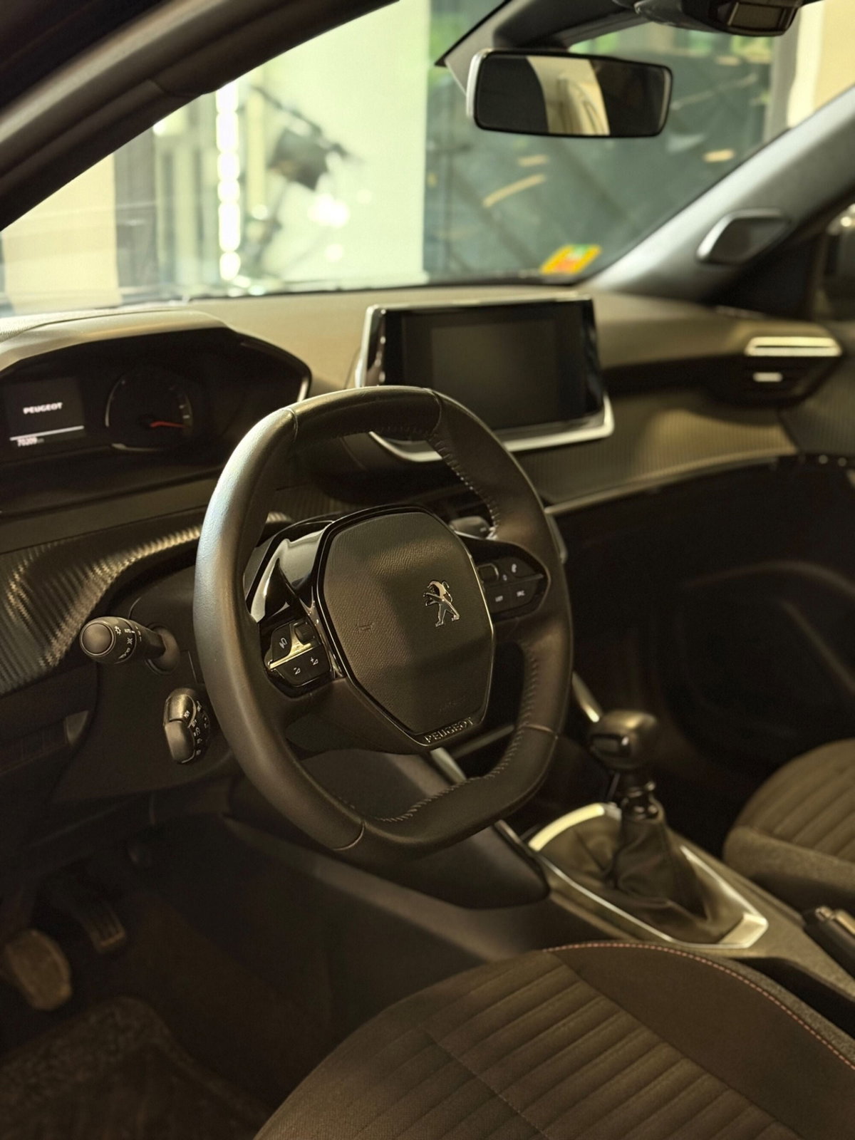 Peugeot 2008 1.2 turbo Allure 100cv (7)