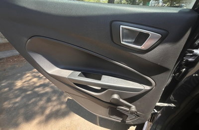 Ford Fiesta 1.5 TDCi 75CV 5 porte (11)