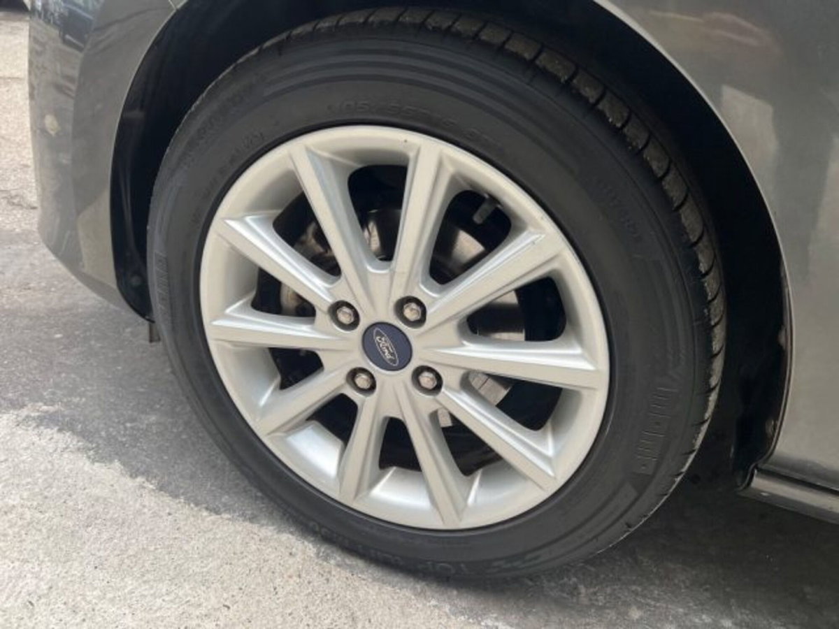 Ford Fiesta 1.5 TDCi 5 porte Vignale (18)