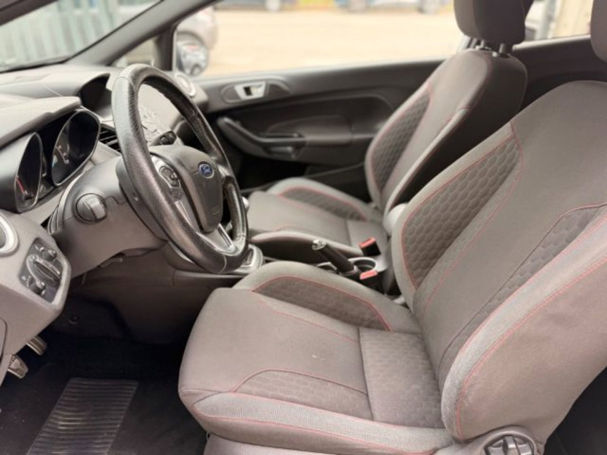 Ford Fiesta 1.5 TDCi 75CV 3 porte ST-Line (10)