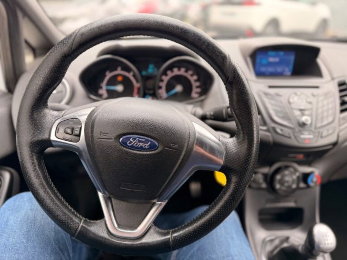 Ford Fiesta 1.5 TDCi 75CV 3 porte ST-Line (16)